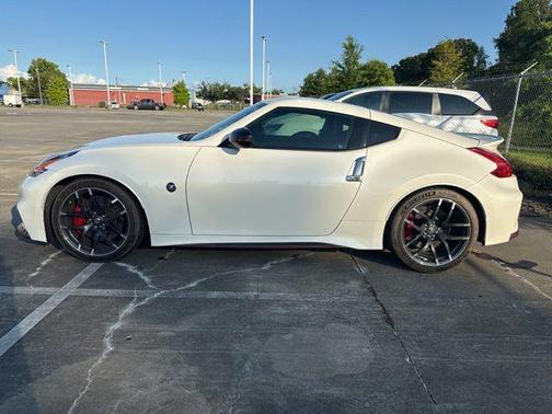 Pearl White 2017 Nissan 370Z NISMO Tech