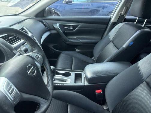 Pearl White 2017 Nissan Altima 2.5 SR