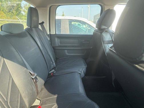 2017 RAM 2500 Tradesman Crew Cab 4x4 6'4' Box