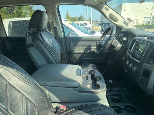 2017 RAM 2500 Tradesman Crew Cab 4x4 6'4' Box