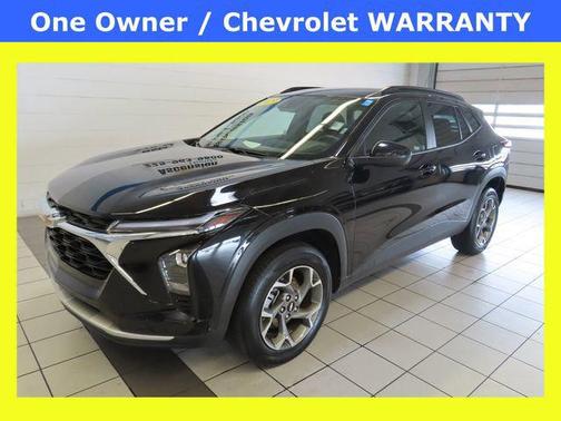 Mosaic Black Metallic 2025 Chevrolet Trax LT