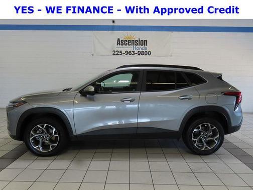 Sterling Gray Metallic 2025 Chevrolet Trax LT