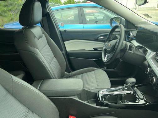 Sterling Gray Metallic 2025 Chevrolet Trax LT