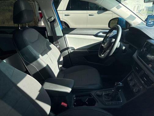 Blue 2022 Volkswagen Taos 1.5T SE