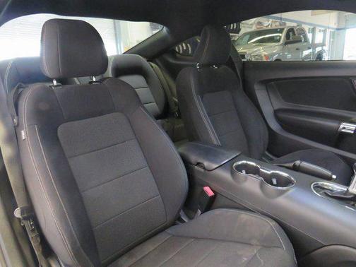 2017 Ford Mustang V6