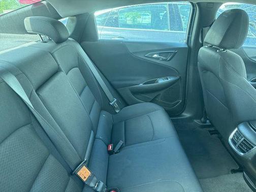 Summit White 2024 Chevrolet Malibu FWD 1LT