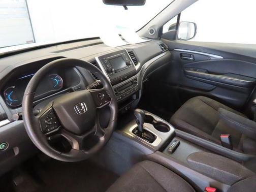 White Diamond Pearl 2019 Honda Pilot LX