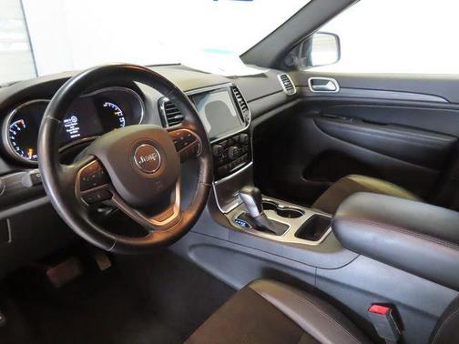 Diamond Black Crystal Pearlcoat 2021 Jeep Grand Cherokee Laredo