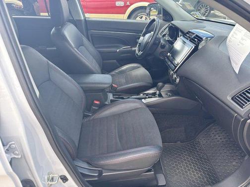 2023 Mitsubishi Outlander Sport SE