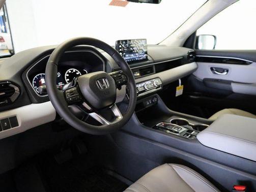 2025 Honda Pilot Touring 8-Passenger