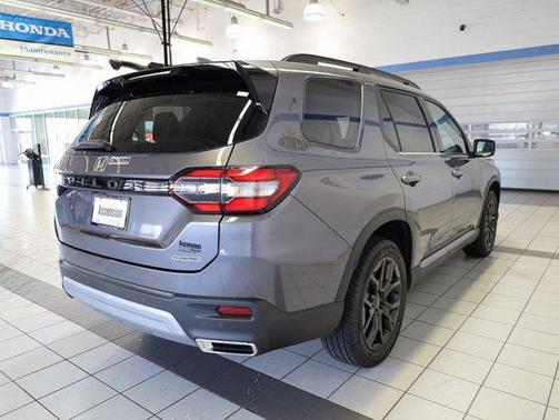 2025 Honda Pilot Touring 8-Passenger