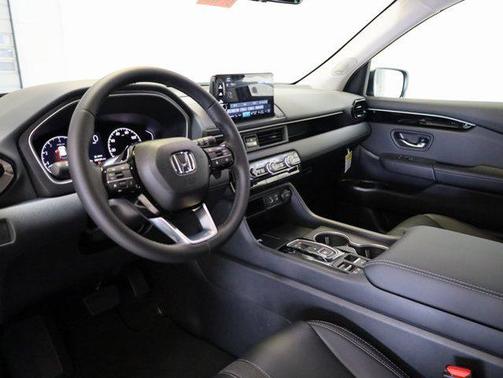 2025 Honda Pilot Touring 8-Passenger