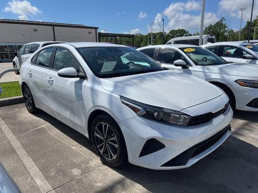 Snow White Pearl 2024 Kia Forte LXS