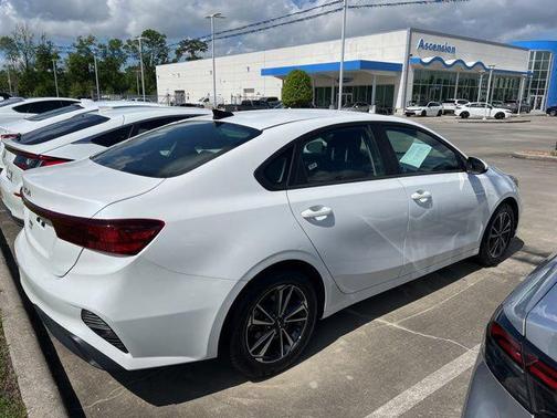 Snow White Pearl 2024 Kia Forte LXS