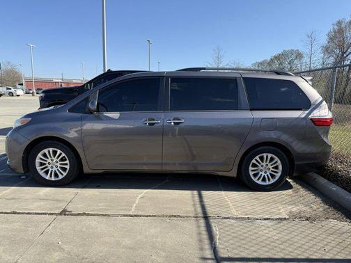 2015 Toyota Sienna XLE