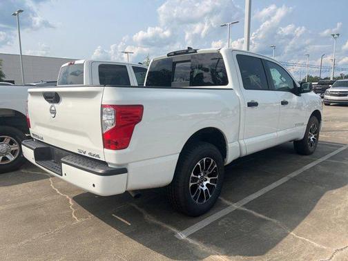 2023 Nissan Titan SV