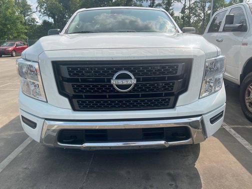 2023 Nissan Titan SV