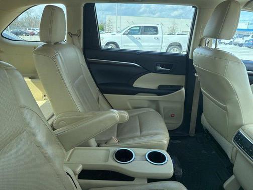 2016 Toyota Highlander Limited Platinum