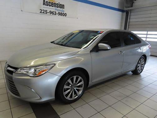 Celestial Silver Metallic 2017 Toyota Camry XLE