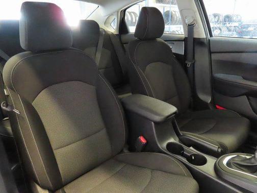 Snow White Pearl 2024 Kia Forte LXS