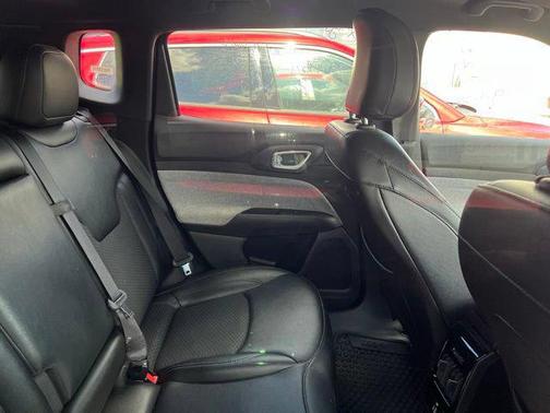 Diamond Black Crystal Pearlcoat 2025 Jeep Compass Latitude