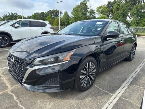 Super Black 2025 Nissan Altima 2.5 SV