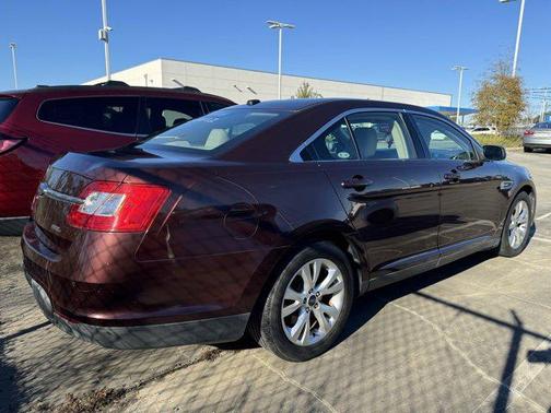 2010 Ford Taurus SEL