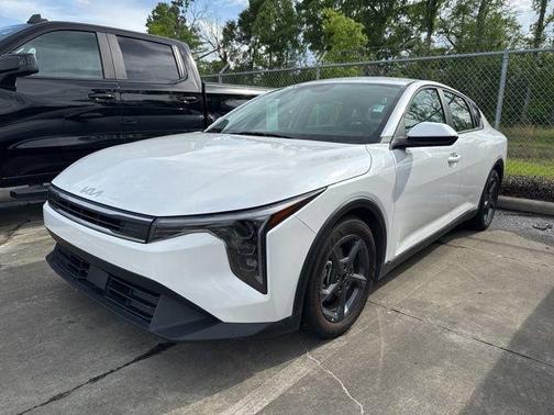 Snow White Pearl 2025 Kia K4 LXS