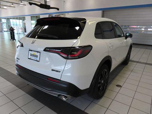 Platinum White Pearl 2027 Honda HR-V Sport 2WD