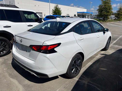 Aspen White Tricoat 2025 Nissan Versa 1.6 SV