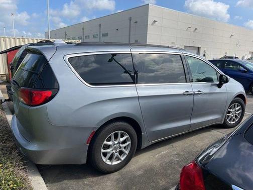 Billet Silver Metallic Clearcoat 2020 Chrysler Voyager LXI
