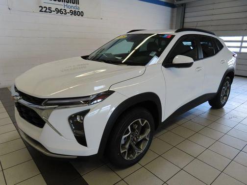 Summit White 2025 Chevrolet Trax LT