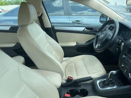 Candy White 2013 Volkswagen Jetta SE