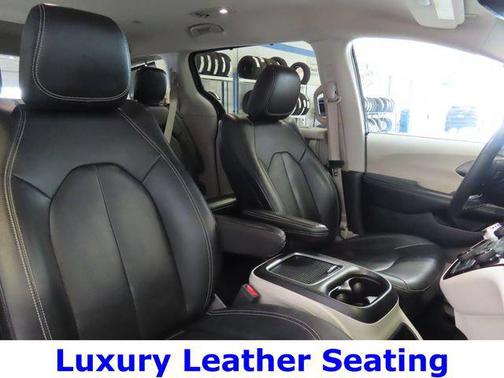 Ceramic Gray Clearcoat 2022 Chrysler Pacifica Touring L