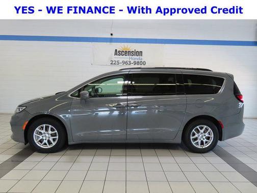 Ceramic Gray Clearcoat 2022 Chrysler Pacifica Touring L
