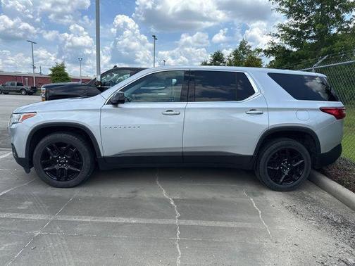 Silver Ice Metallic 2020 Chevrolet Traverse LS