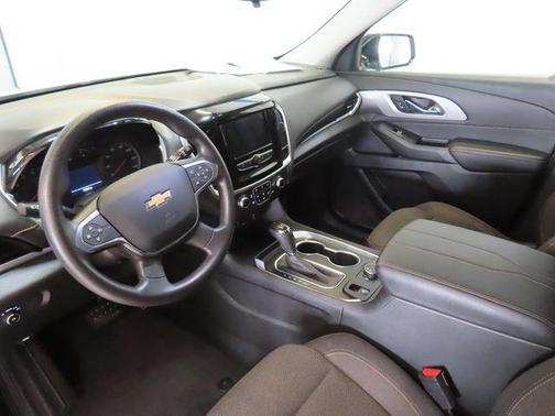 Silver Ice Metallic 2020 Chevrolet Traverse LS