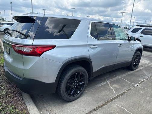 Silver Ice Metallic 2020 Chevrolet Traverse LS