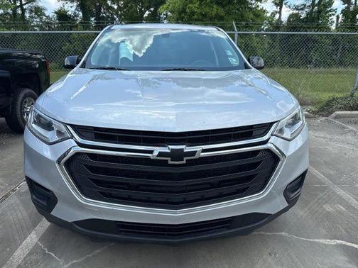 Silver Ice Metallic 2020 Chevrolet Traverse LS