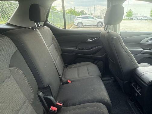 Silver Ice Metallic 2020 Chevrolet Traverse LS