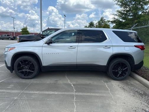 Silver Ice Metallic 2020 Chevrolet Traverse LS