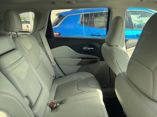 Bright White Clearcoat 2019 Jeep Cherokee Limited