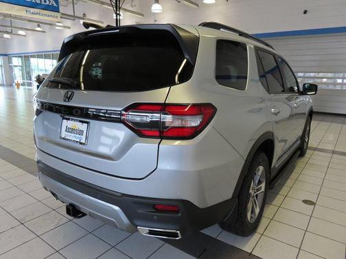 Solar Silver Metallic 2026 Honda Pilot EX-L