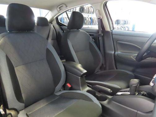 Brilliant Silver Metallic 2025 Nissan Versa 1.6 SV