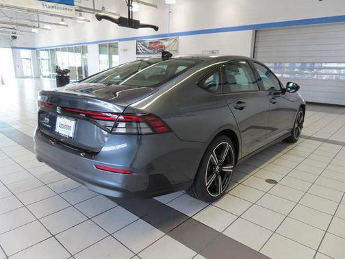Meteorite Gray Metallic 2026 Honda Accord SE