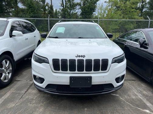 Bright White Clearcoat 2023 Jeep Cherokee Altitude