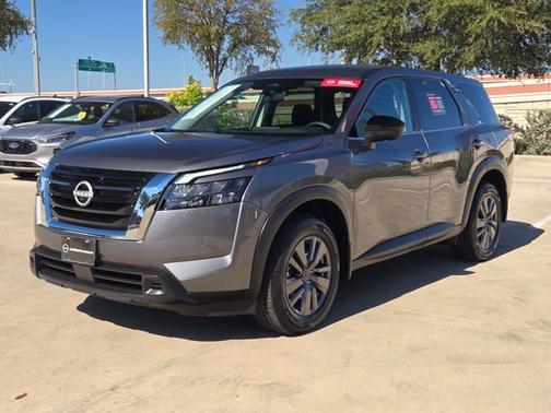 2025 Nissan Pathfinder S