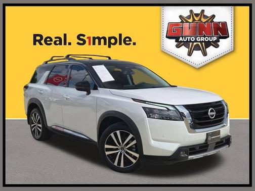 White / Black 2025 Nissan Pathfinder Platinum