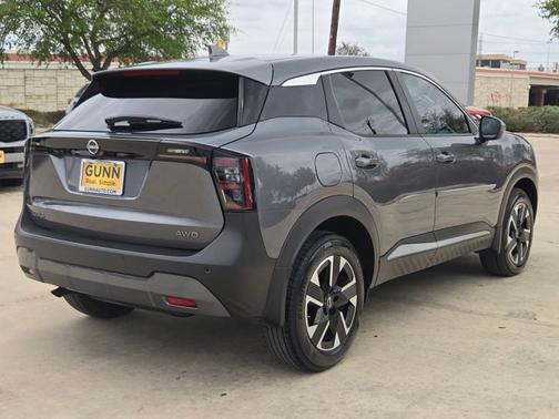 Gun Metallic 2025 Nissan Kicks SV