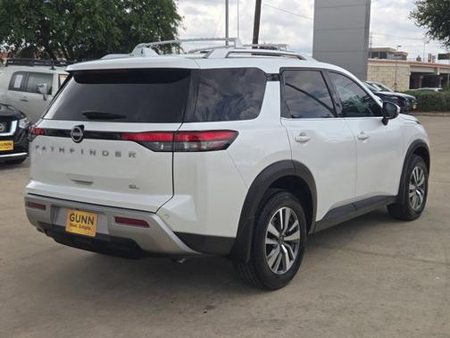 Everest White P 2025 Nissan Pathfinder SL